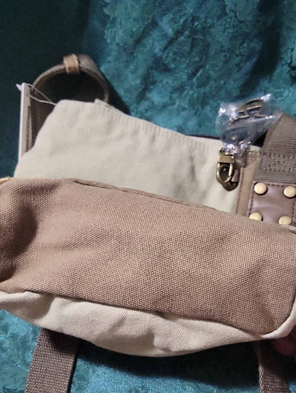 Chala crossbody messenger